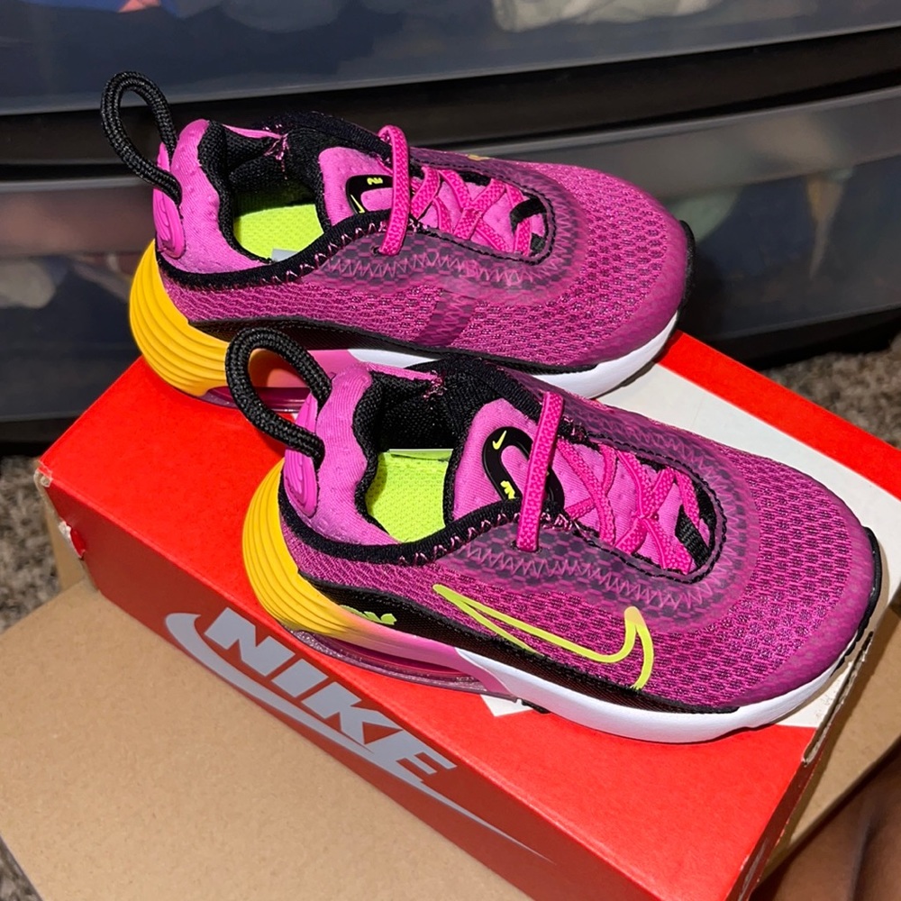 Nike Air Max 2090 Brand New ( Never Worn)
